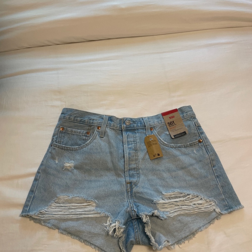 NWT Levi's Women's Light Blue Denim Shorts